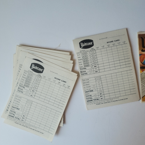 Yahtzee Game Pieces from 1975 copyright edition - Picture 5 of 6